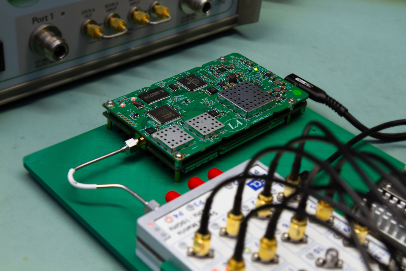 LA19-14-06M connected to an RF switch